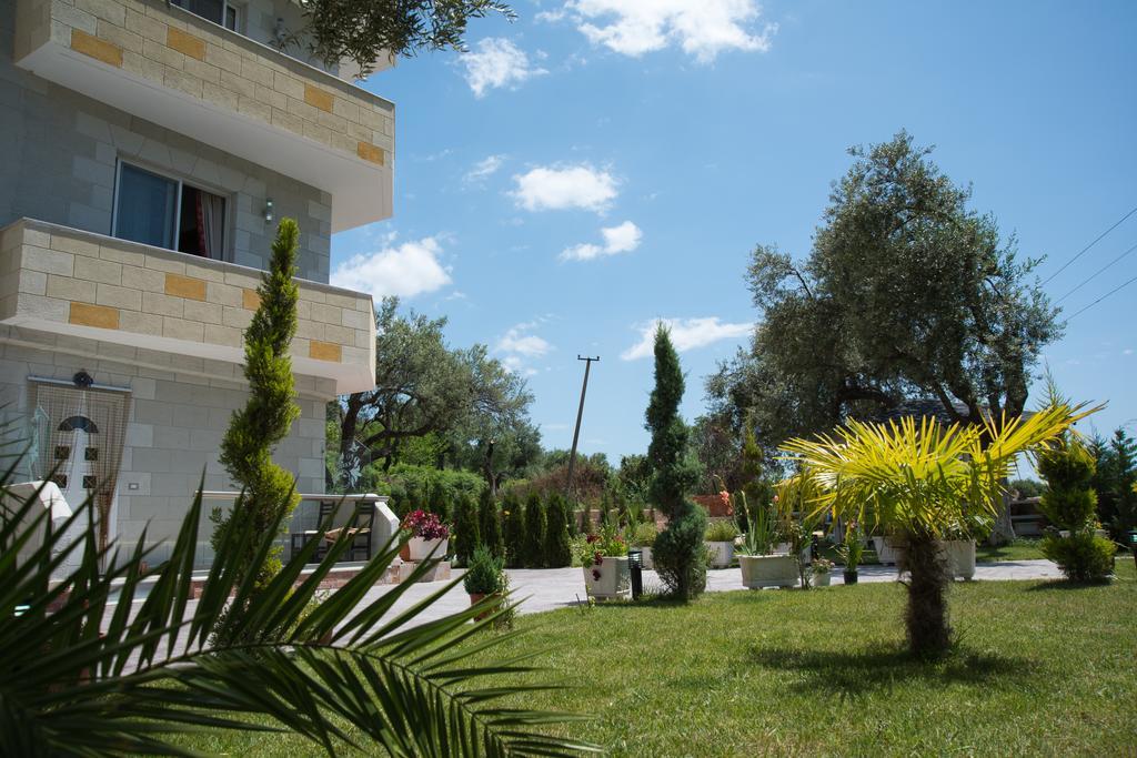 Vila Florika Hotel Borsh Exteriör bild